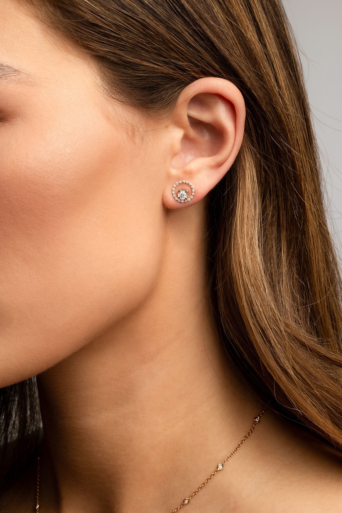 18K Yellow Gold Earrings with Round Diamond Outline - Image 3