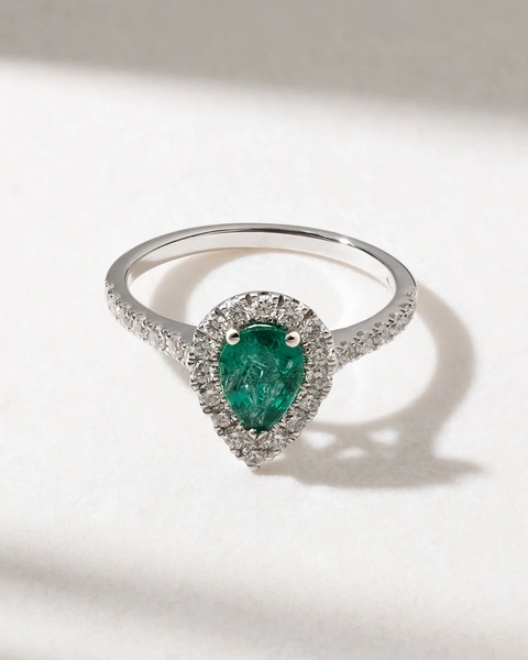 Δαχτυλίδι σε Λευκόχρυσο Κ18 με Πουάρ Σμαράγδι και Διαμάντια