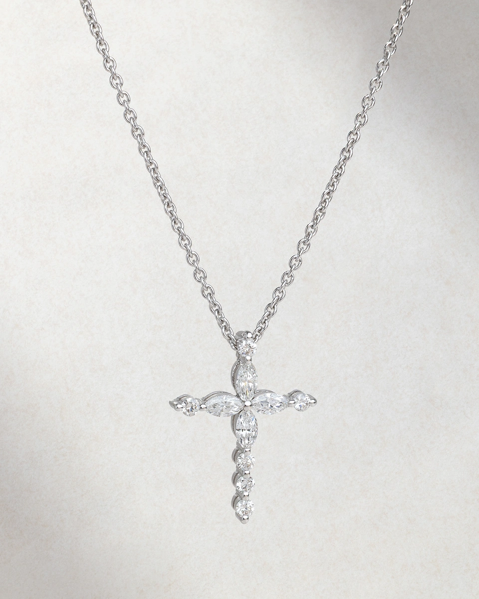Cross with chain in 18K White Gold with Brilliant-cut diamonds and Navette-cut diamonds