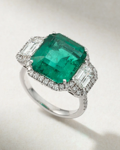 Rear 18K White Gold Ring with Octagonal Emerald and Diamonds