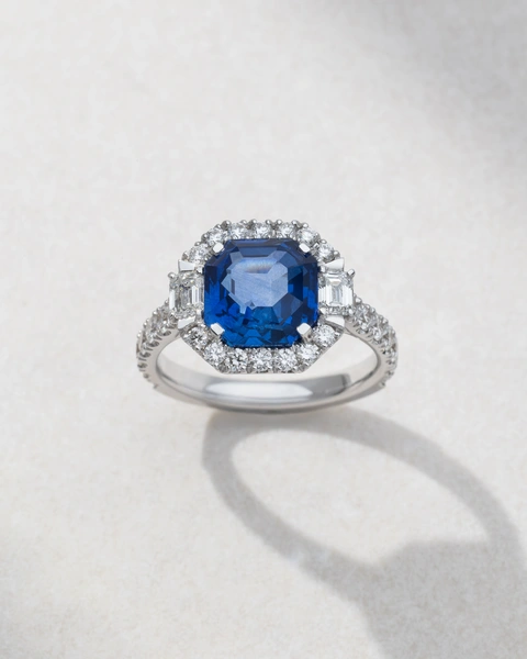 Δαχτυλίδι 18Κ Λευκό Χρυσό με Octagonal Shape Ζαφείρι, Emerald Cut & Μπριγιάν Διαμάντια