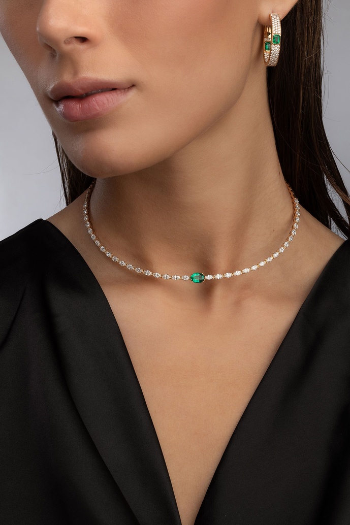 18Κ Yellow Gold Chocker Necklace with Marquise Cut Diamonds and an Oval Cut Emerald