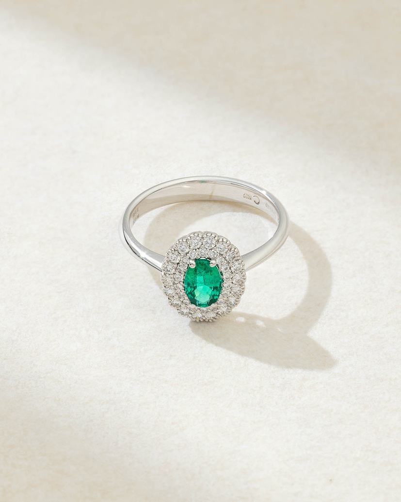 18K White Gold Ring with Oval Emerald and Diamonds