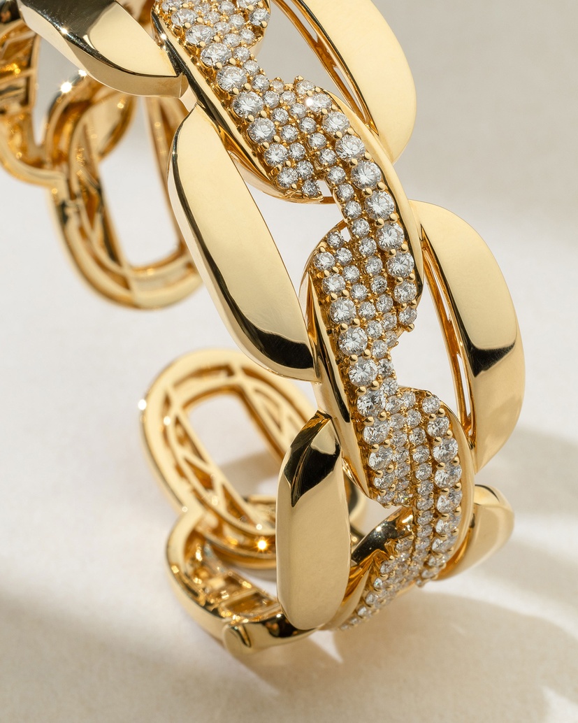 18K Yellow Gold Cuff Bracelet with Diamonds