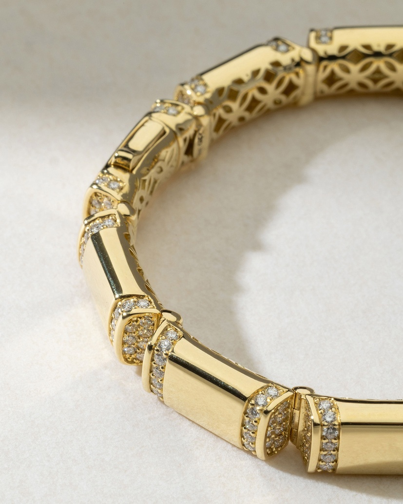 18K Yellow Gold Bracelet with Rectangular Links and Diamonds