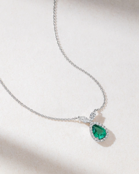 18K White Gold Necklace with Pear Sapphire and Diamonds