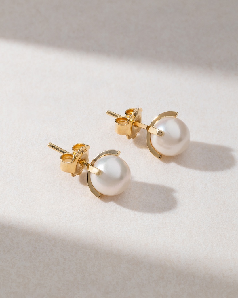 18K Yellow Gold Earrings with Pearls