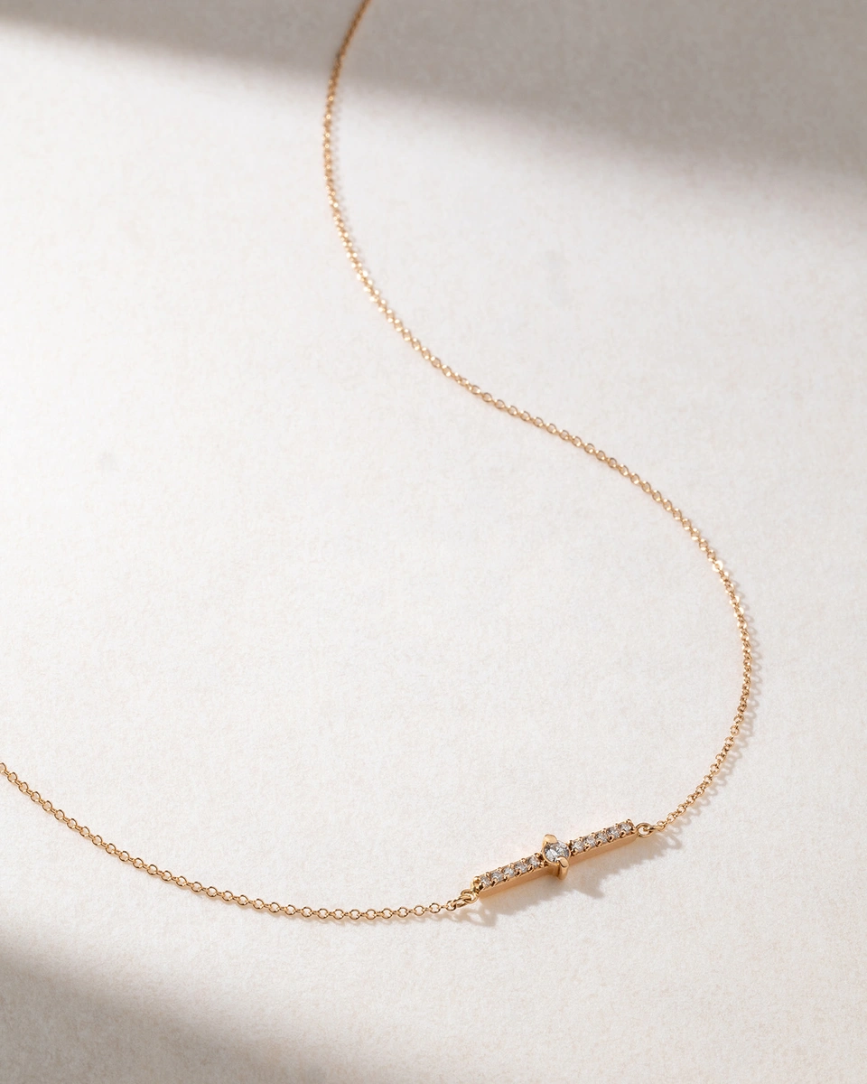 Sophisticated 18K Rose Gold Necklace with Brilliant Diamonds
