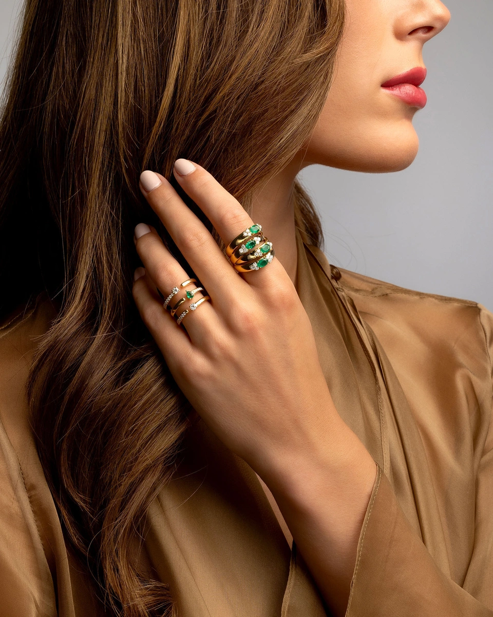 Δαχτυλίδι Κίτρινο Χρυσό με Διαμάντια και Σμαράγδι σε Σχήμα Δάκρυ