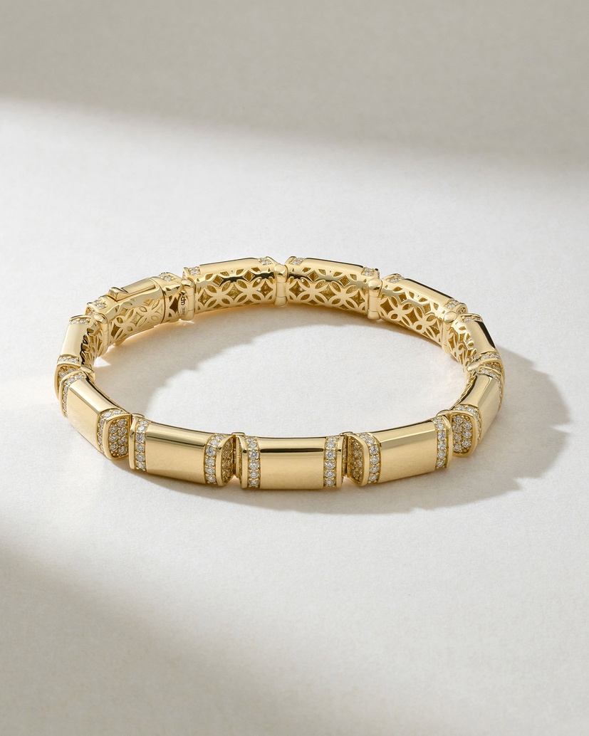 18K Yellow Gold Bracelet with Rectangular Links and Diamonds