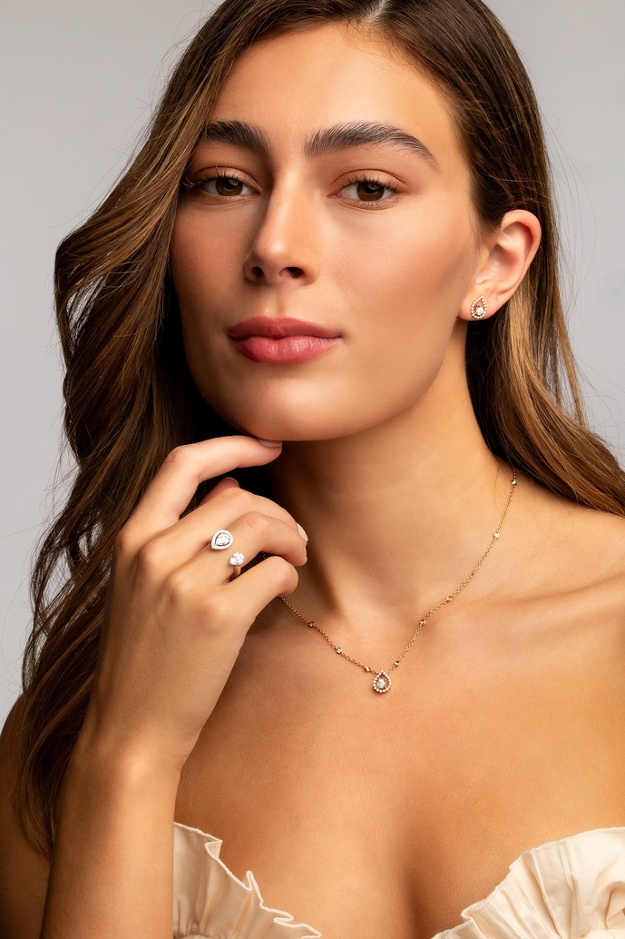 18K Rose Gold Necklace with a Pear Shaped Pendant and Brilliant Diamonds - Image 4