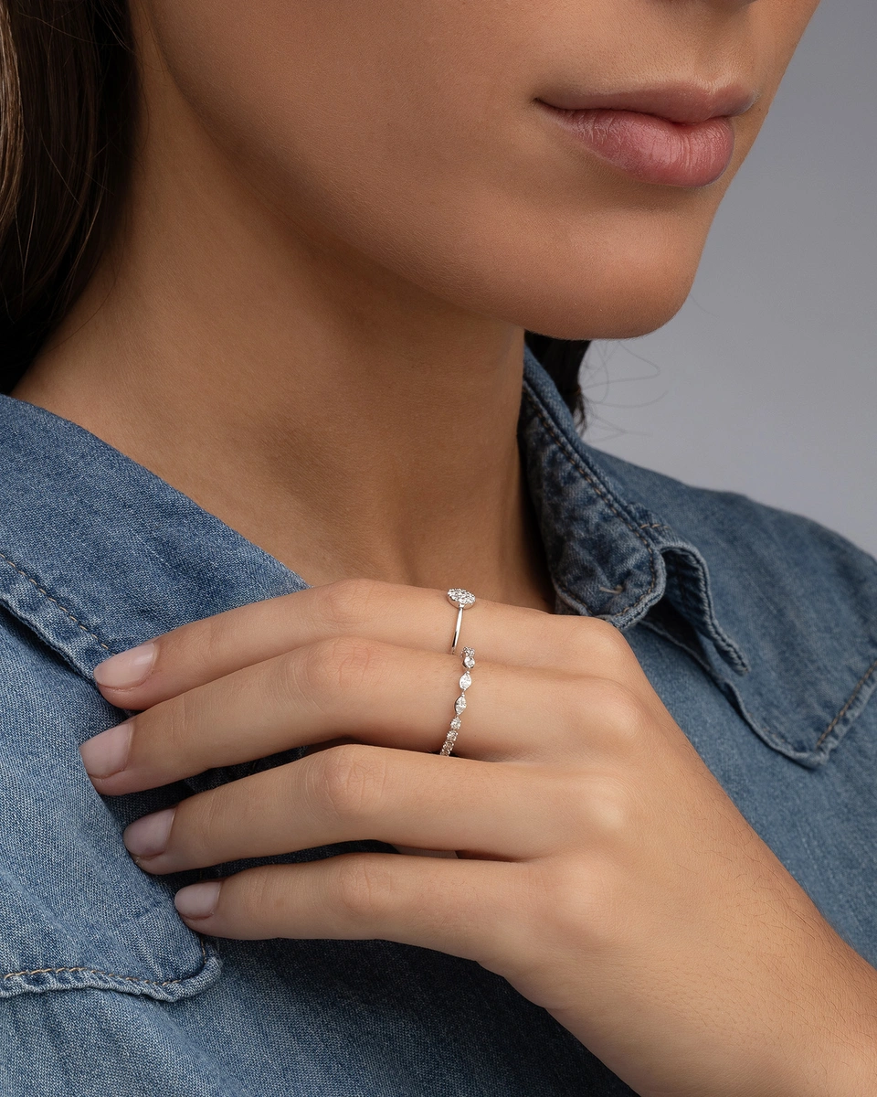 Δαχτυλίδι σε Λευκόχρυσο Κ18 Με Λουλούδι με Διαμάντια