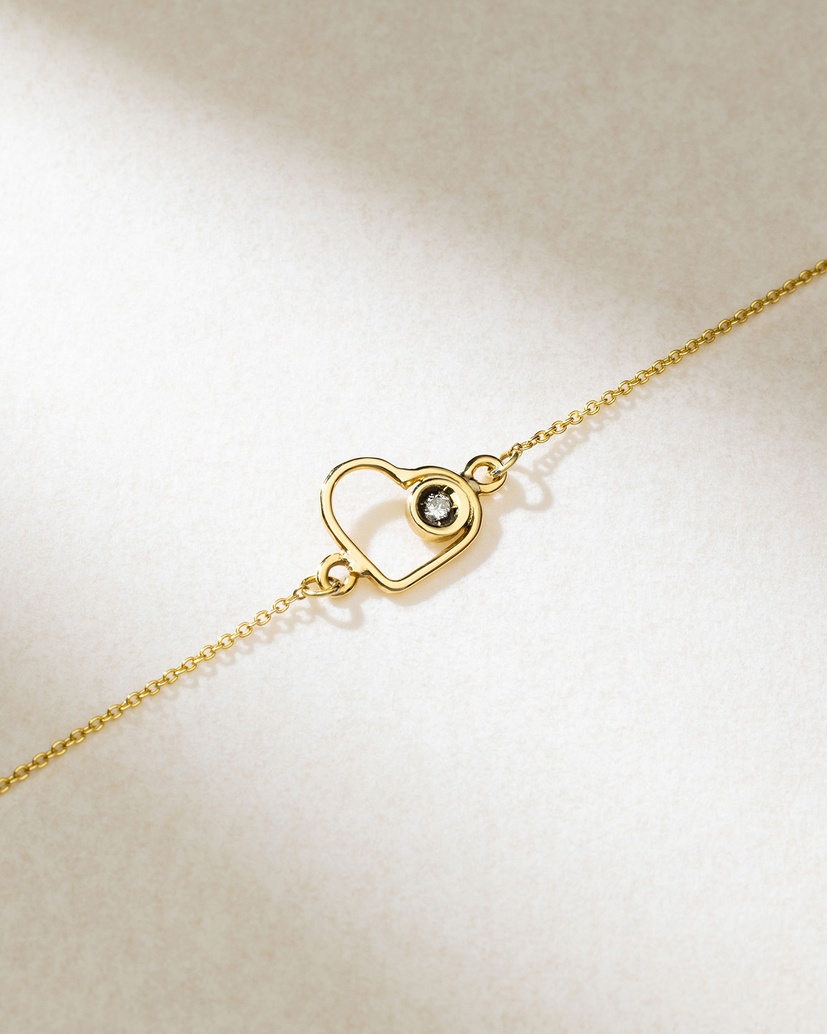 18k Yellow Gold Necklace with a Heart with Diamond