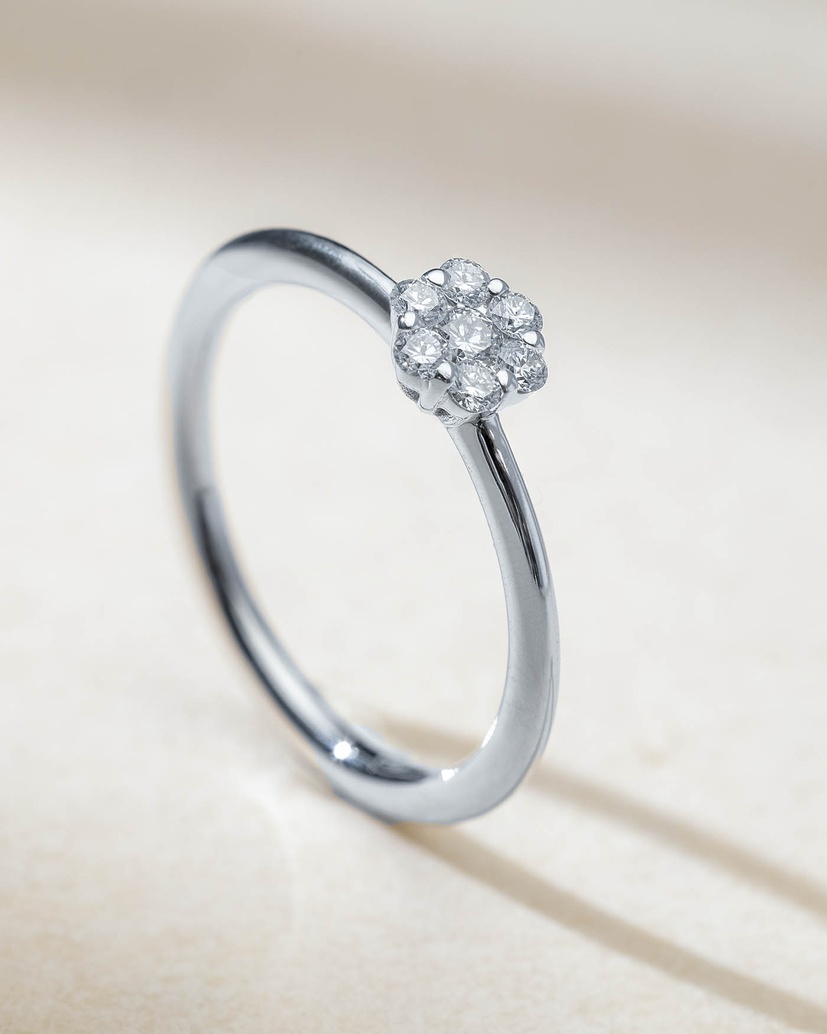 18K White Gold Diamond Flower Ring