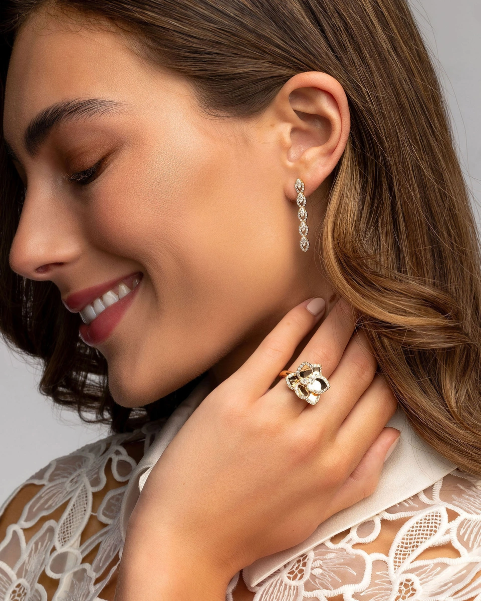 Σκουλαρίκια σε Ροζ Χρυσό Κ18 με Ναβέτες και Μπριγιάν Διαμάντια