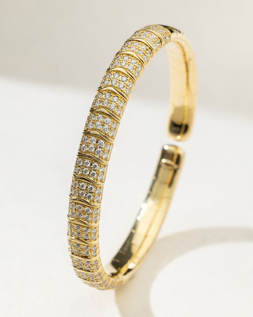 18K Yellow Gold Brilliant Cut Diamond Cuff