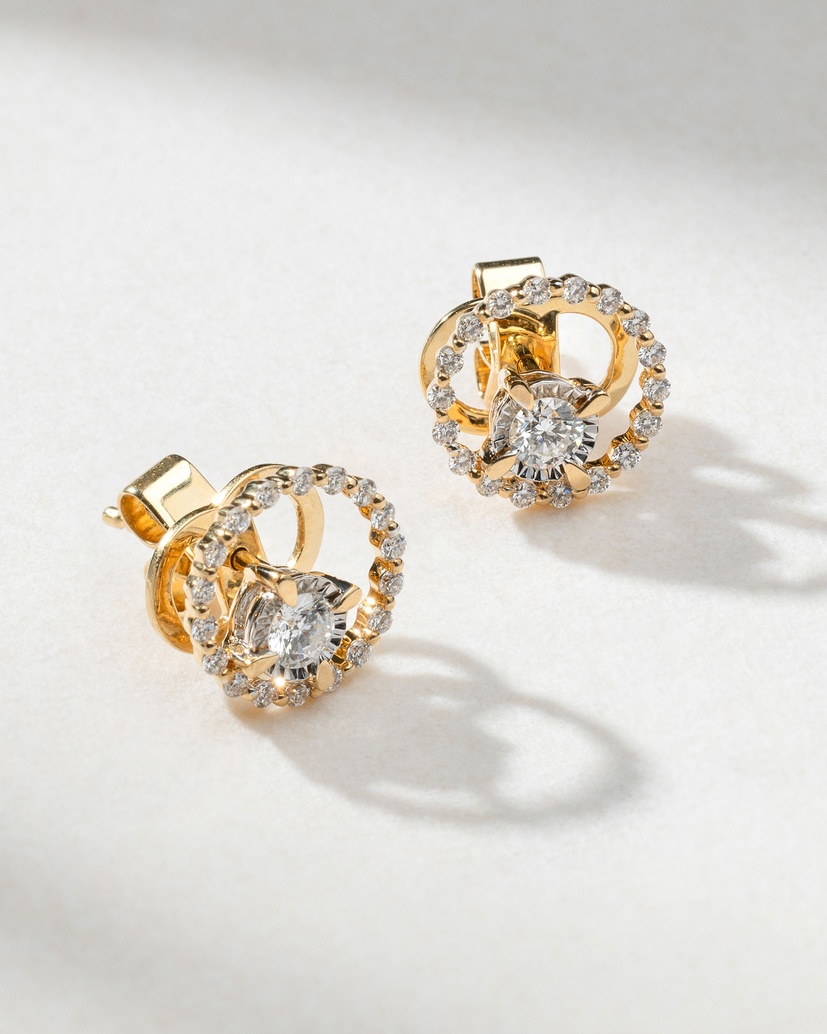 18K Yellow Gold Earrings with Round Diamond Outline - Image 1