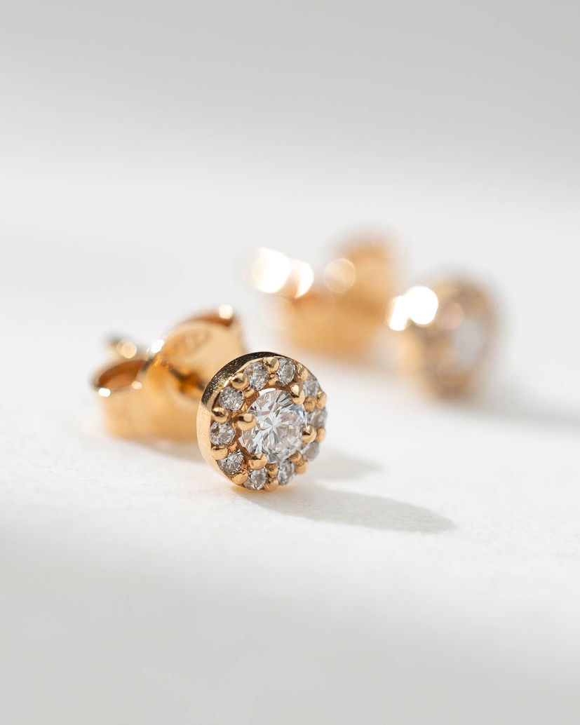 Solitaire Diamond Earrings with Halo in 18K Rose Gold