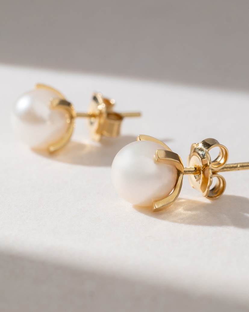 18K Yellow Gold Earrings with Pearls