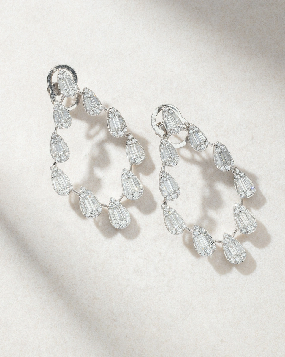 18K White Gold Earrings with Diamond Drops