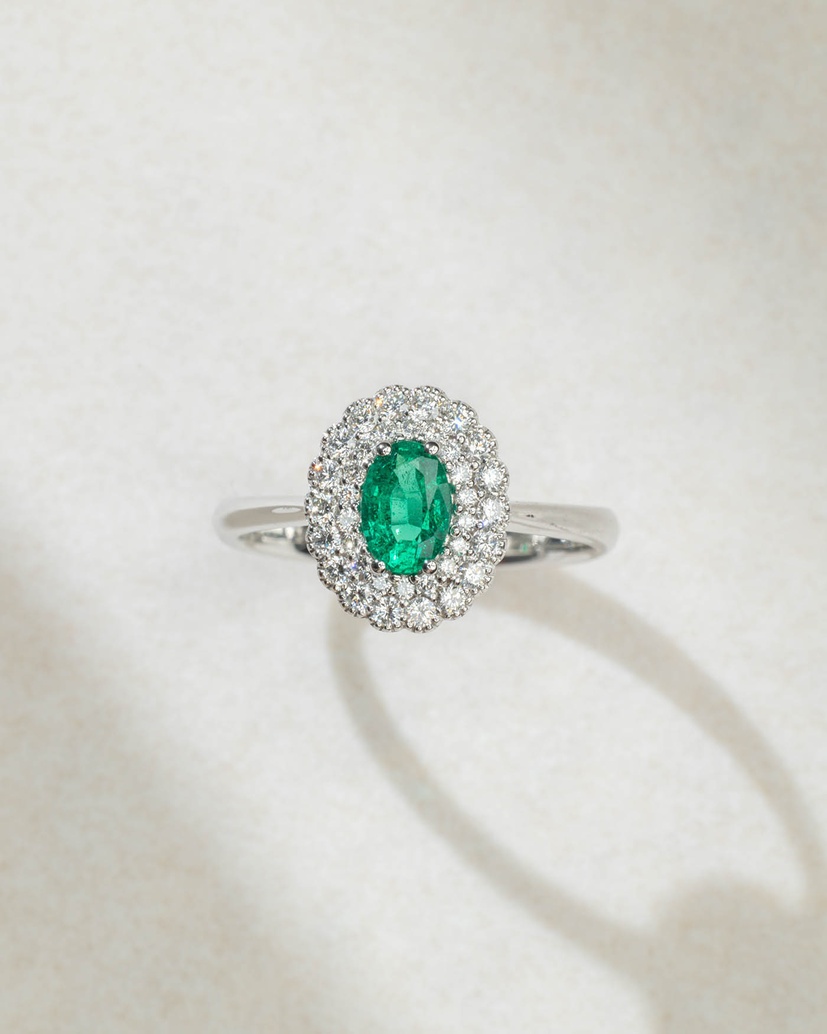 18K White Gold Ring with Oval Emerald and Diamonds