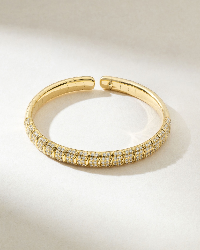 18K Yellow Gold Brilliant Cut Diamond Cuff