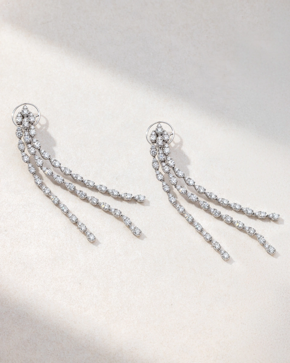 Long Earrings in 18K White Gold with Brilliant Diamonds