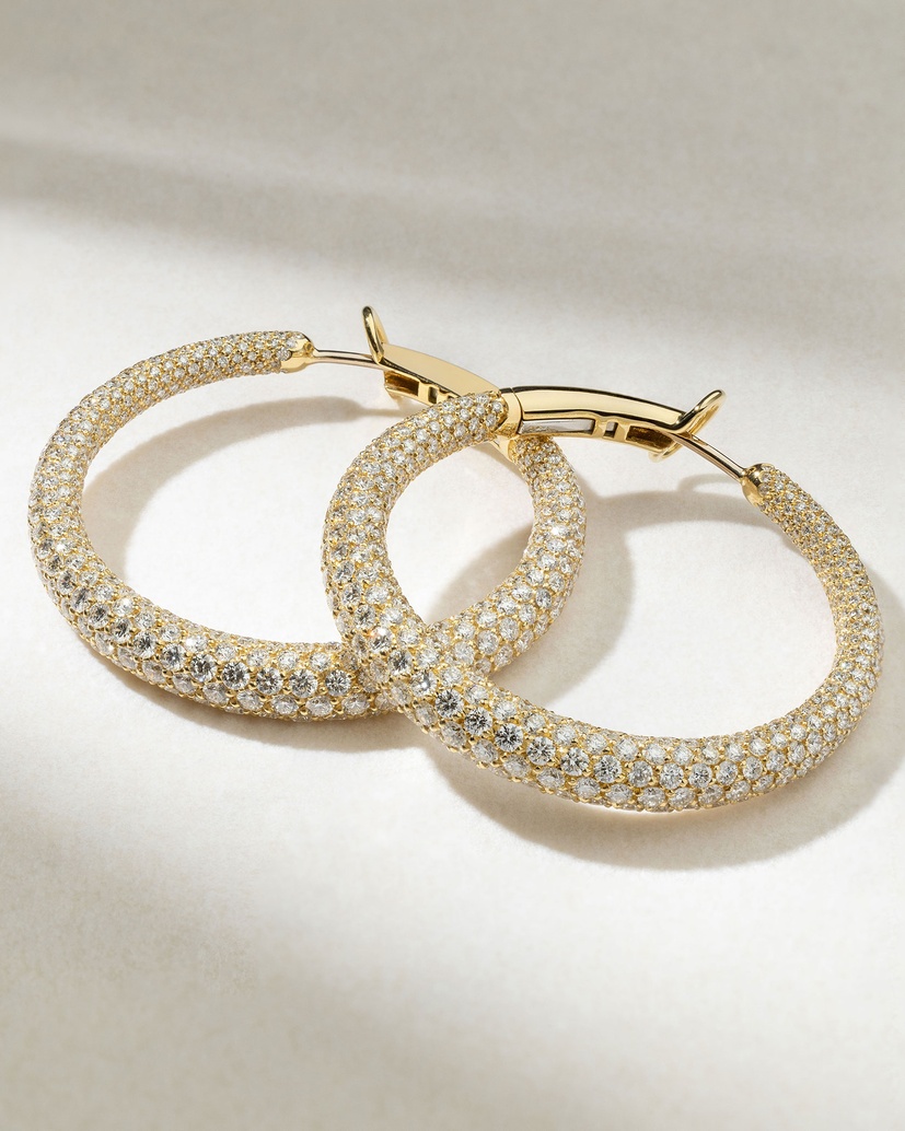 Marvelous 18K Yellow Gold Hoop Earrings with Diamonds