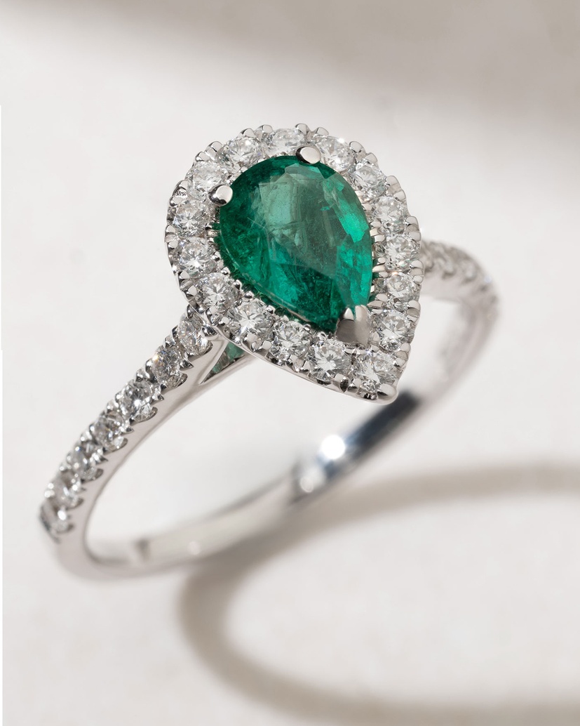18Κ White Gold Ring with Pear Shaped Emerald and Diamonds
