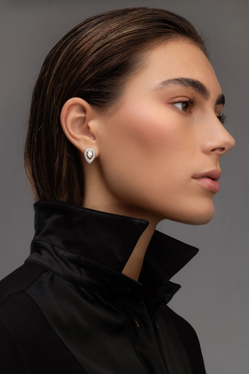 18K White Gold  Studs with Pear shaped and Brilliant Diamonds