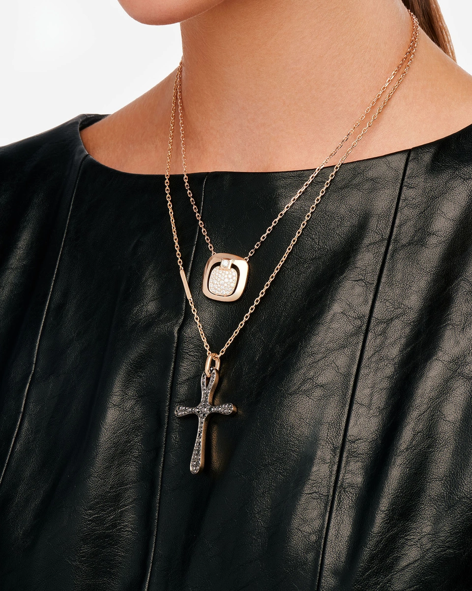 Σταυρός σε Ροζ Χρυσό Κ18 με Μαύρα Μπριγιάν