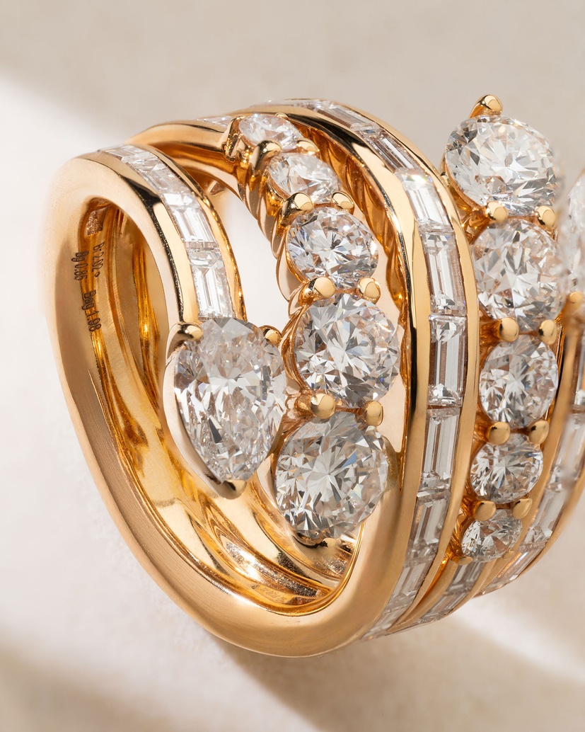 Spectacular 18K Rose Gold Ring with Pear Shaped, Baguette, and Brilliant Diamonds