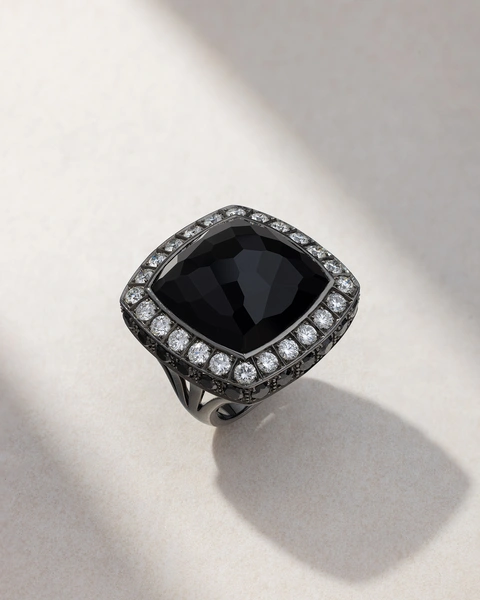 Ring in 18K White Gold Black-Finished Gold with White & Black Brilliant-Cut Diamonds and a Central Onyx