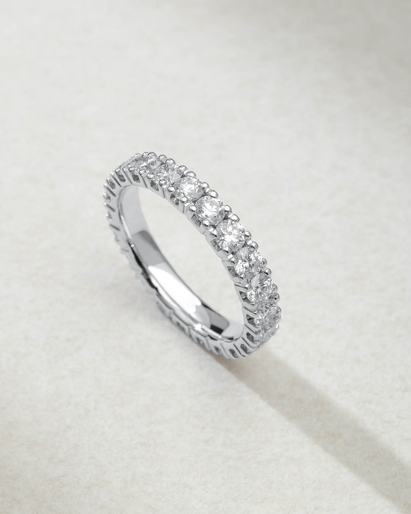 18K White Gold Ring with Brilliants