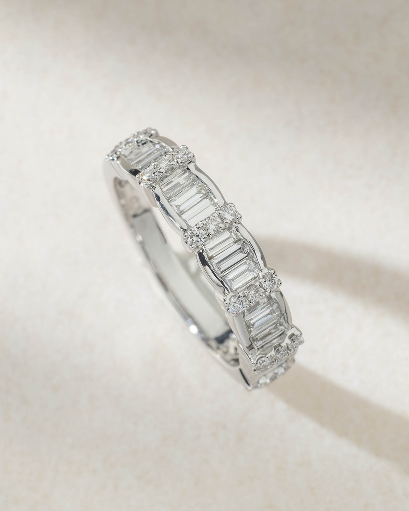 18Κ White Gold Ring with Baguettes and Brilliants