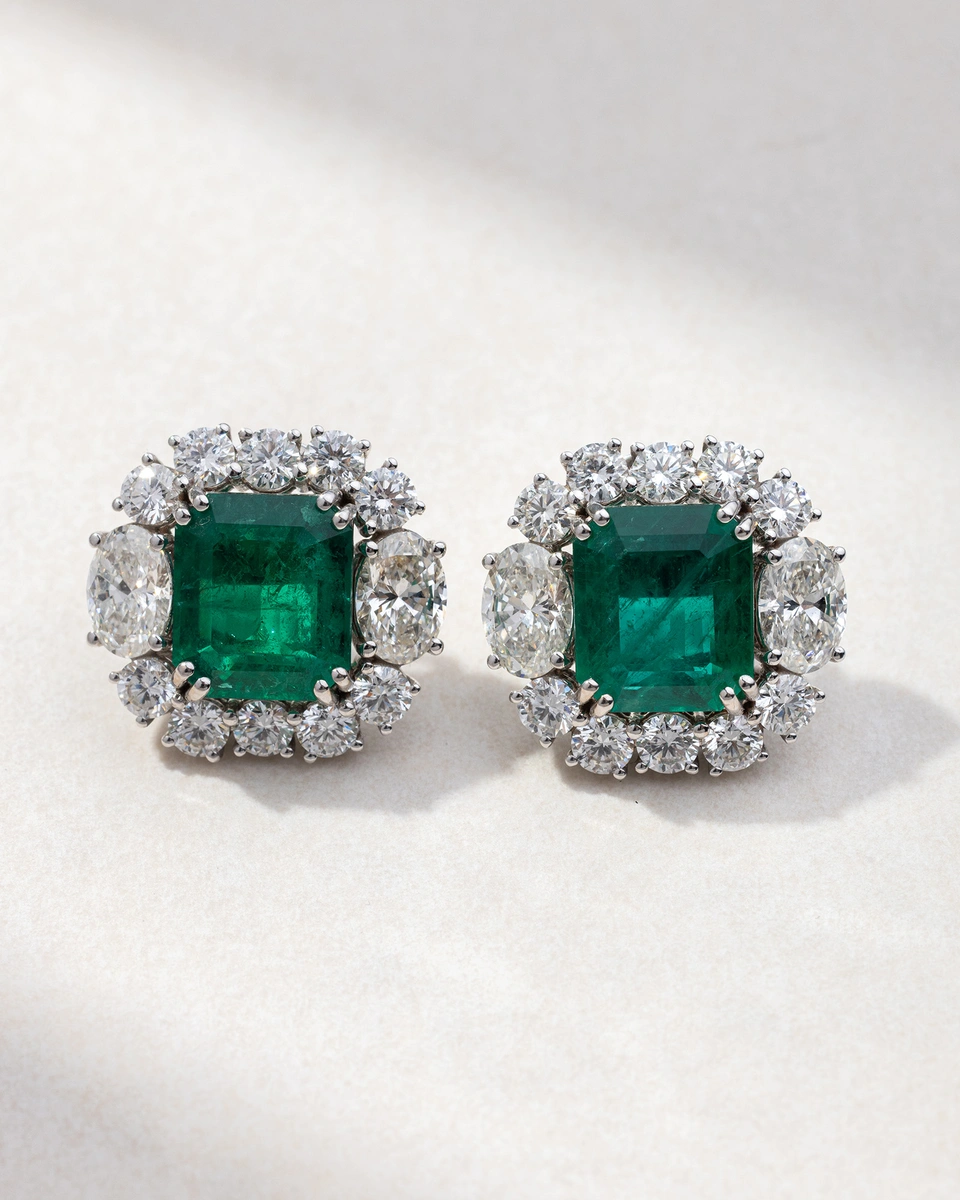 18K White Gold Earrings with Brilliant, Oval, Diamonds and Emeralds