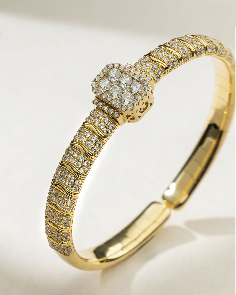 18K Yellow Gold Bangle Bracelet with Diamonds