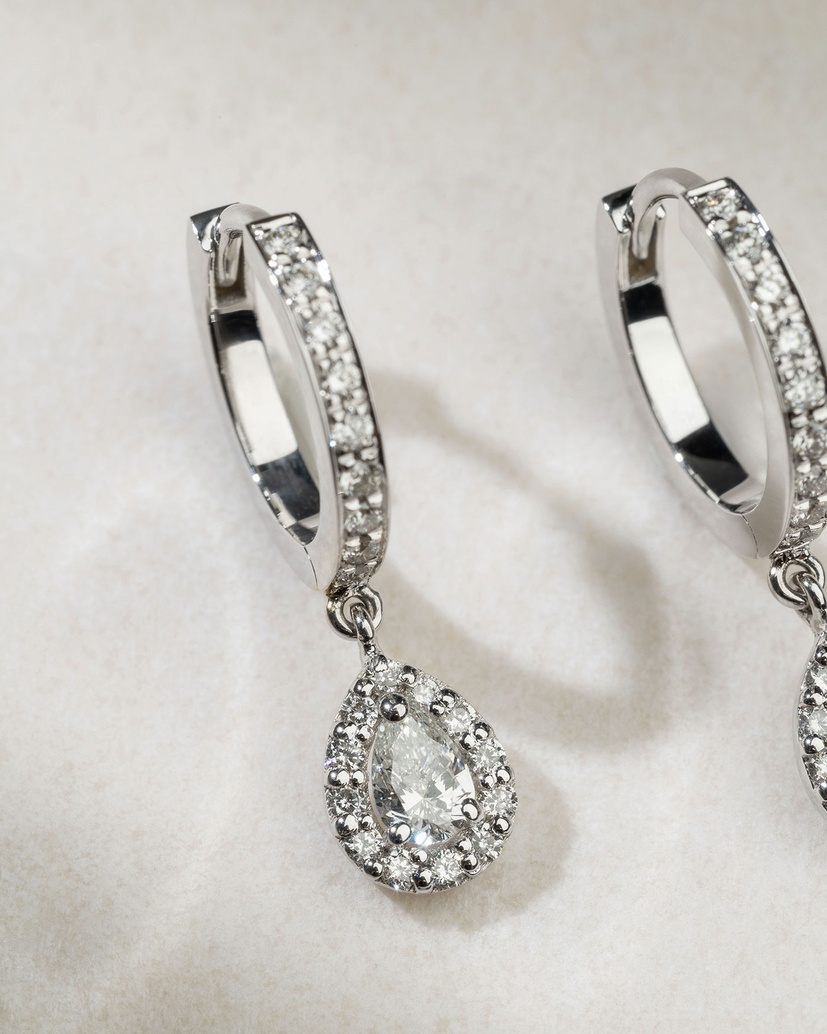 18K White Gold Drop Earrings with Pear shaped and Brilliant Diamonds