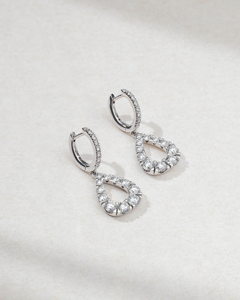 18K White Gold Earrings with Drop Shape and Diamonds