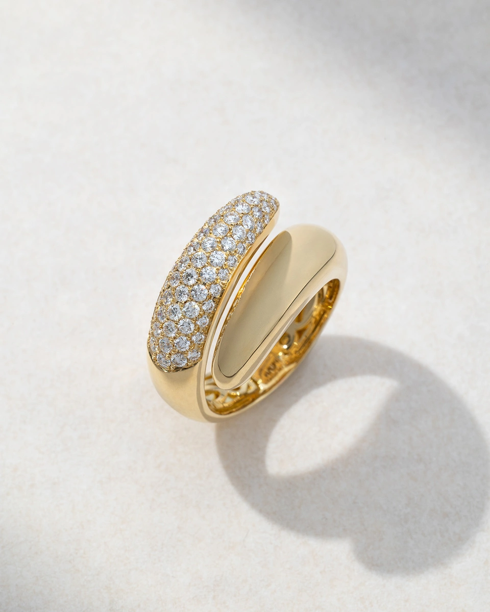 Ring in 18K Yellow Gold set with high-brilliance Diamonds