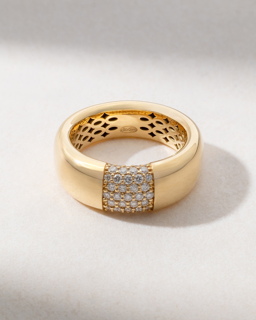 18K Yellow Gold Ring with Pave’ Diamonds