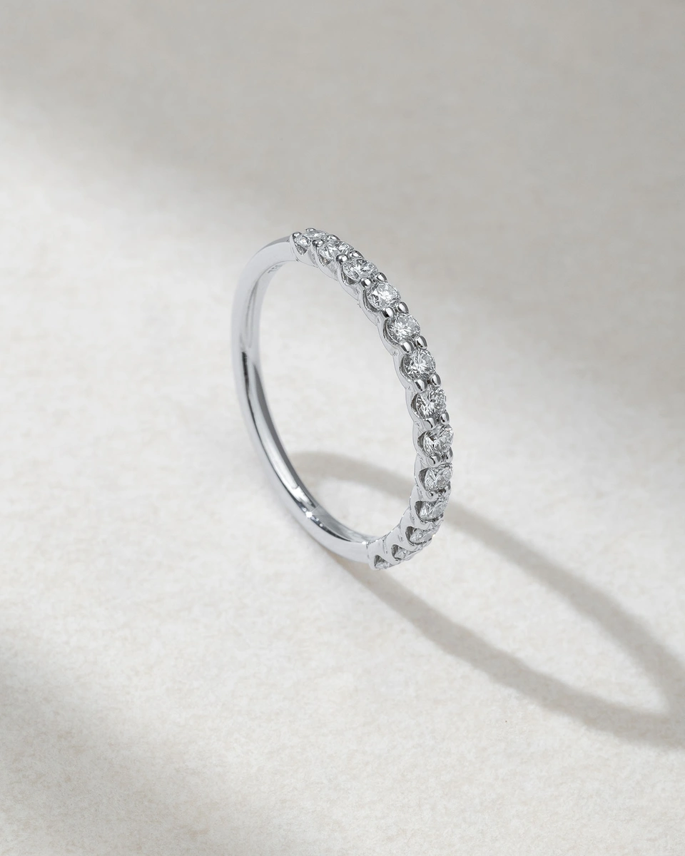 18K White Gold Ring with Brilliants