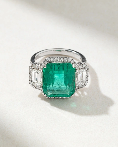 Rear 18K White Gold Ring with Octagonal Emerald and Diamonds