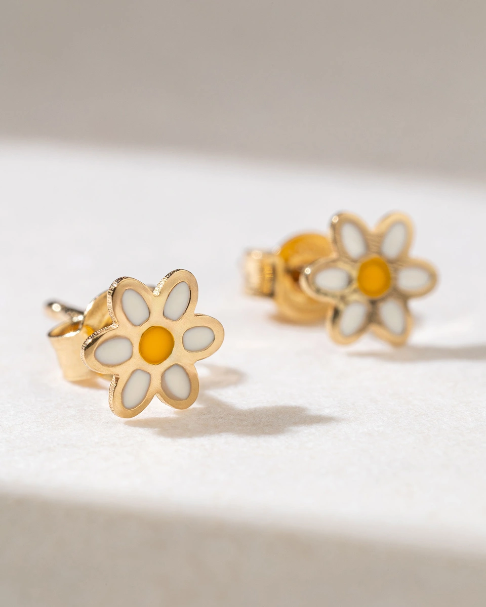 18K Yellow Gold Earrings with Enamel Daisies