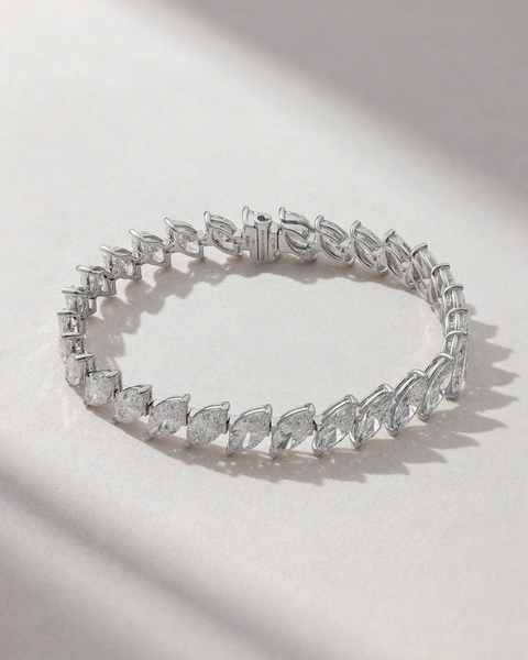 Bracelet in 18K White Gold with Marquise-Shape Diamonds