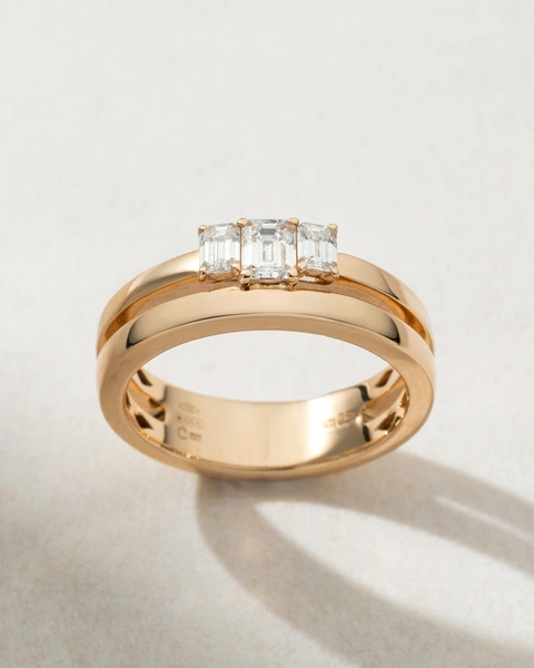 18K Rose Gold Ring with Double Band and Three Emerald cut Diamonds