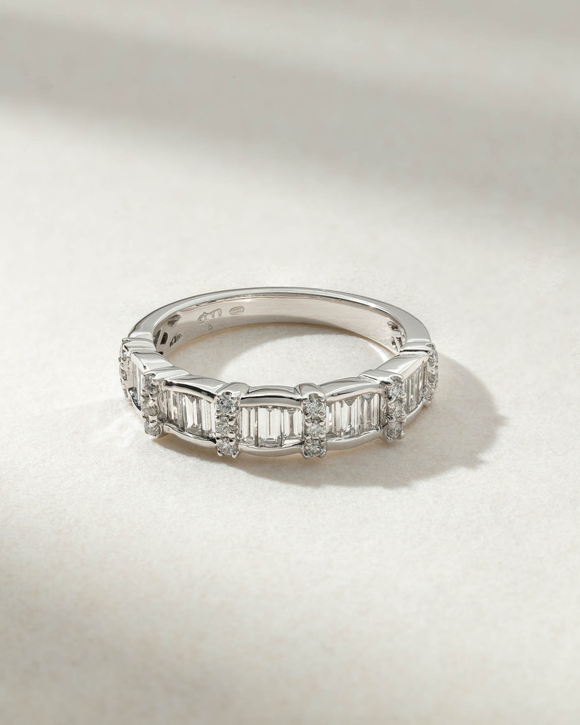 18Κ White Gold Ring with Baguettes and Brilliants