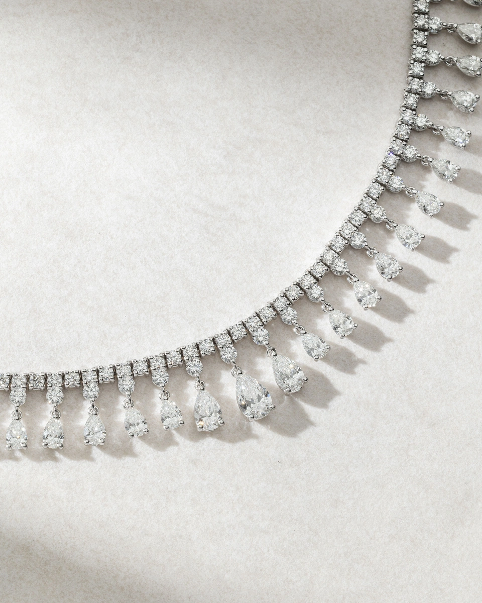 18K White Gold Rear Beauty Necklace with Pear Shaped and Brilliant Diamonds