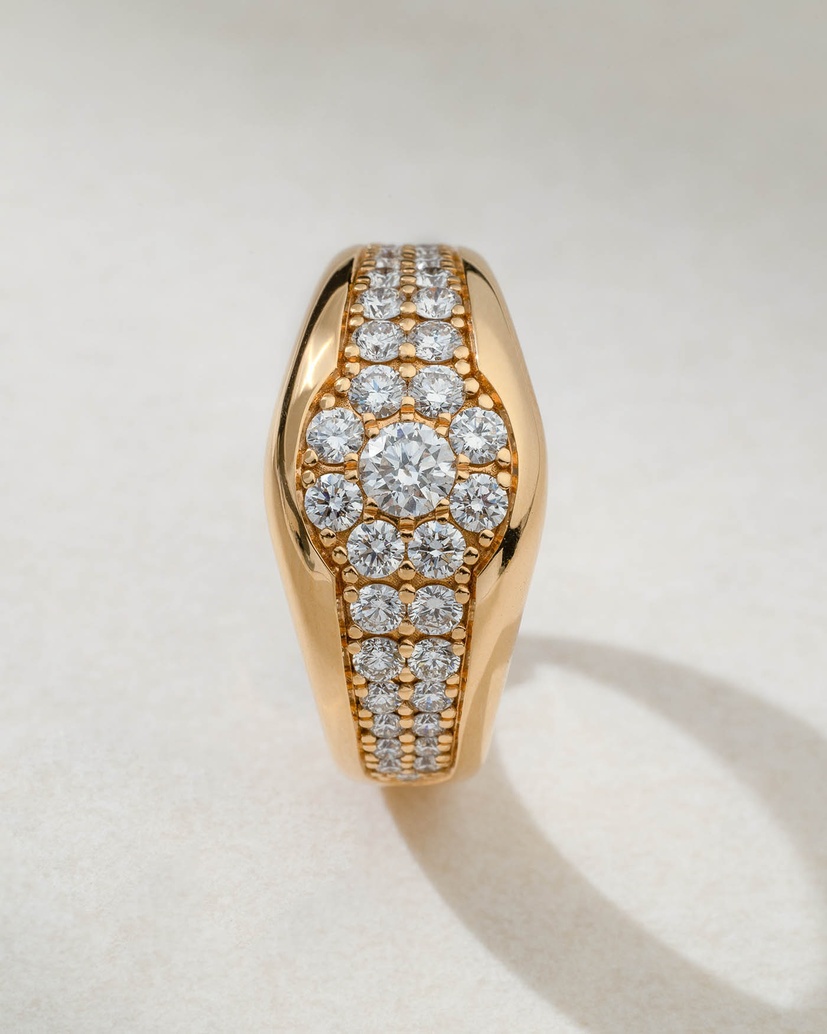 Voluminous 18K Rose Gold Ring with Diamonds