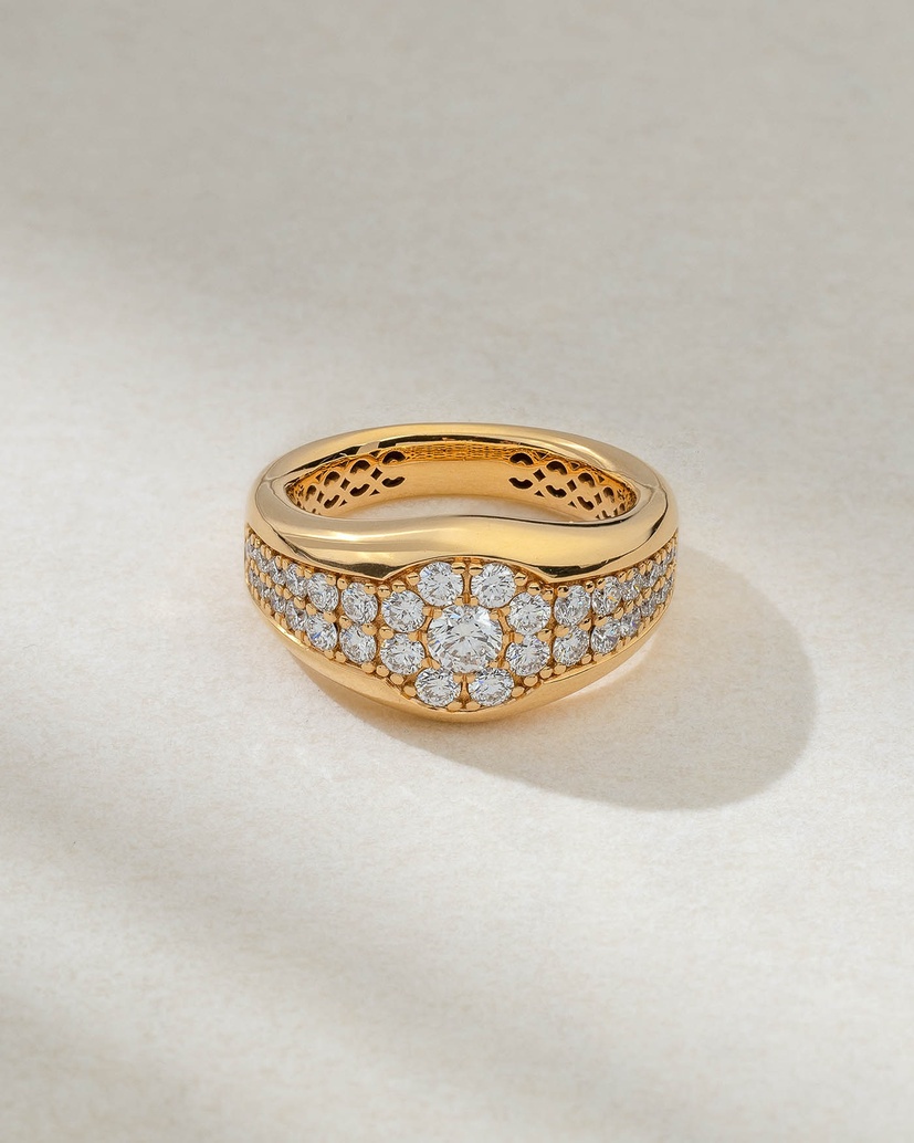 Voluminous 18K Rose Gold Ring with Diamonds